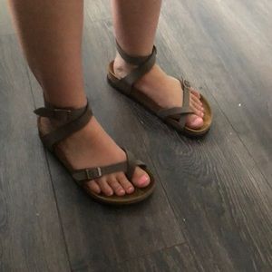 Basically brand new yara Birkenstock’s